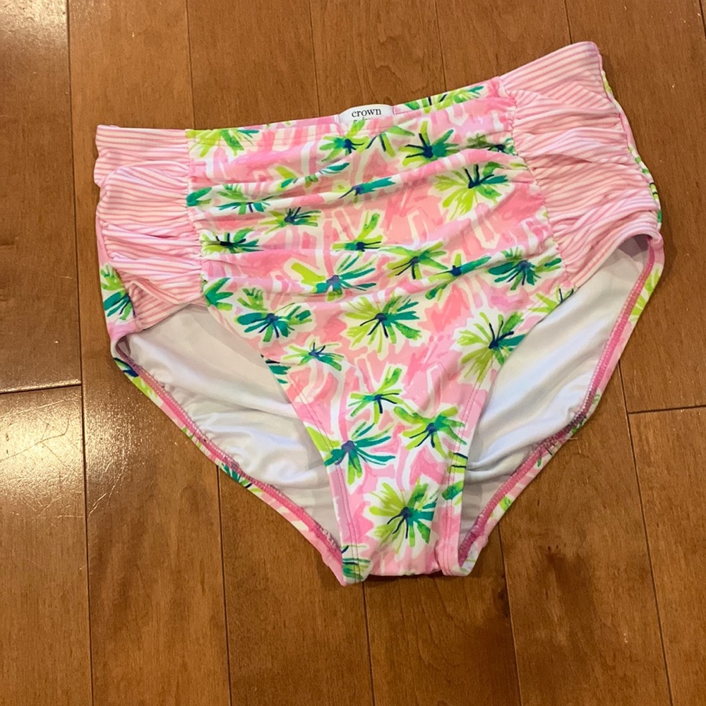 Crown & ivy swimsuit bottoms size M NWT
